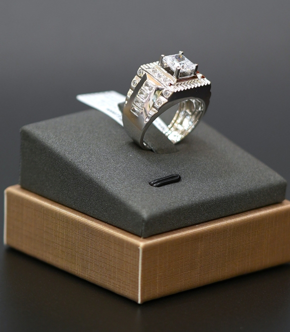 Nhẫn Vàng Trắng 610 NVT12